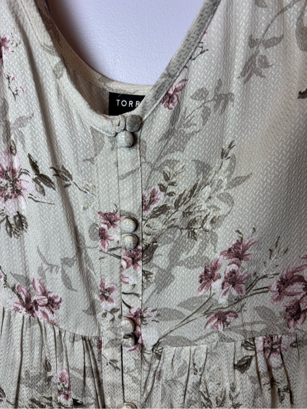 torrid Cream Floral Cold-Shoulder Button-Front Blouse - Picture 3 of 9